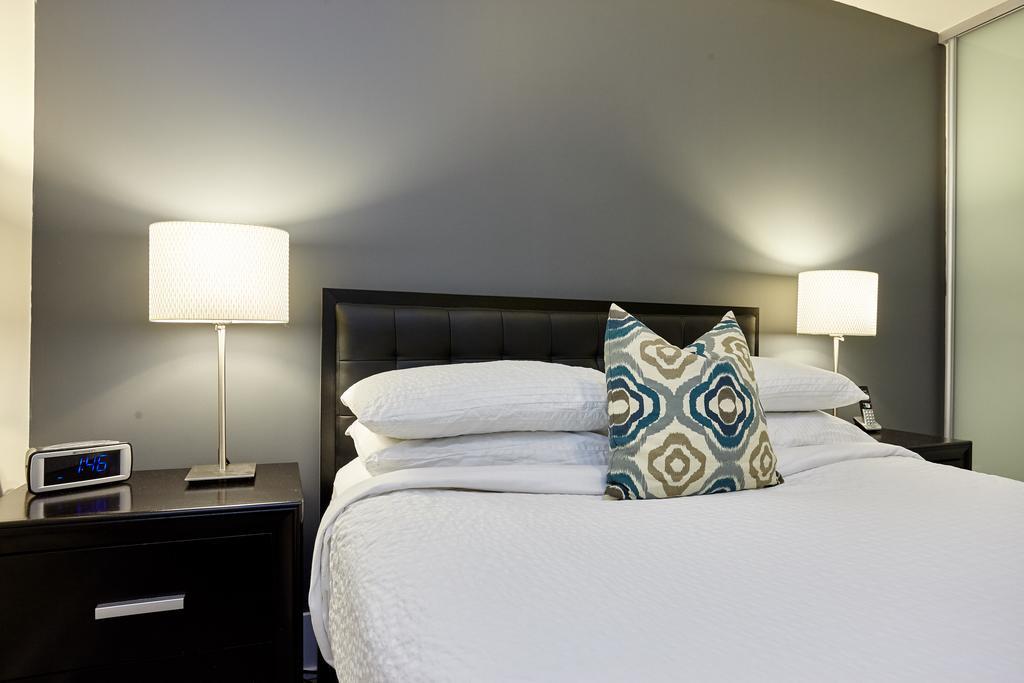 Atlas Suites - Cn Tower & Convention Centre Торонто Стая снимка