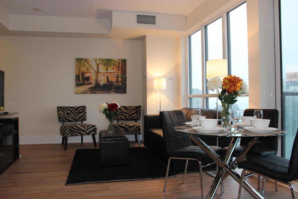 Atlas Suites - Cn Tower & Convention Centre Торонто Стая снимка