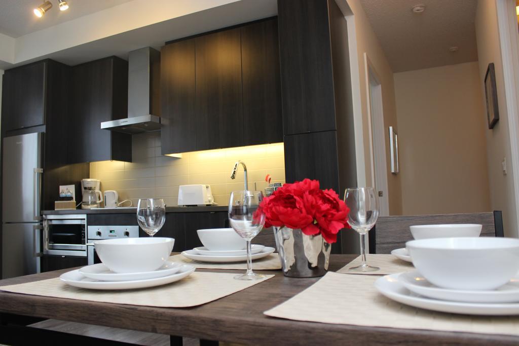 Atlas Suites - Cn Tower & Convention Centre Торонто Екстериор снимка